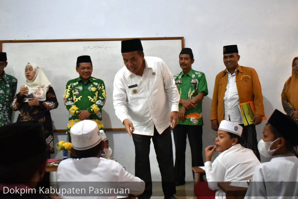 Tinjau Ujian Akhir, Wabup Motivasi dan Berbagi Spirit Kepada Pembelajar Madin