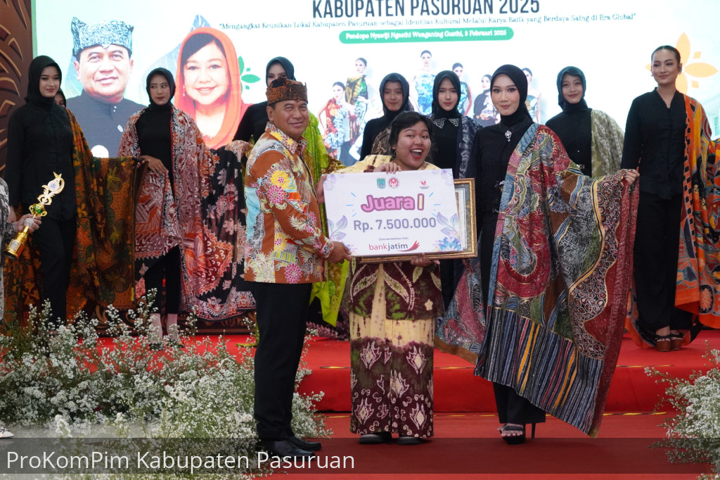 Gebyar Batik dan Lomba Cipta Desain Motif Batik Sukses Digelar, Pj. Bupati Nurkholis Terkesan Dengan Keelokan dan Keunikan Desain Wastra Khas Kabupaten Pasuruan