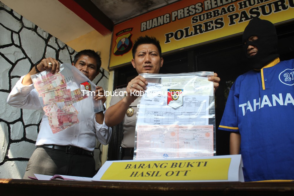 POLRES PASURUAN TETAPKAN KADES NOGOSARI SEBAGAI TERSANGKA PUNGUTAN LIAR PADA WARGANYA