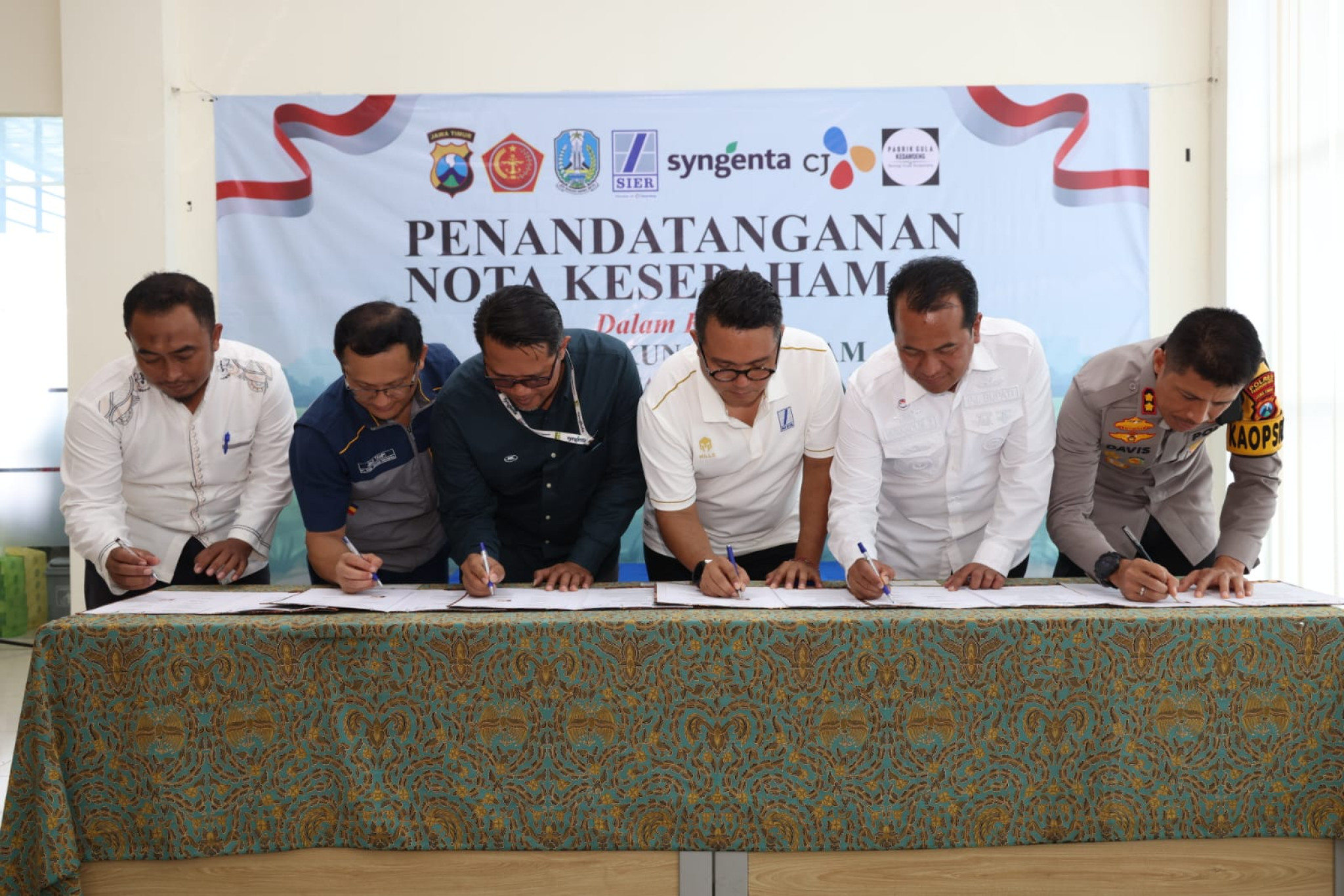 Sampul untuk Penandatangan Nota Kesepahaman