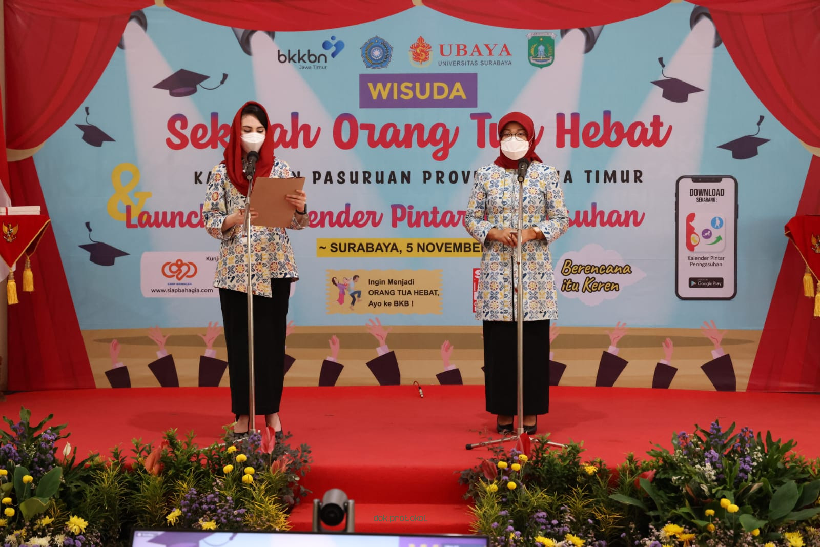 Ratusan Orang Tua Hebat di Kabupaten Pasuruan, Diwisuda
