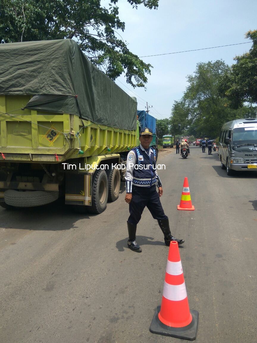 DISHUB KABUPATEN PASURUAN BATASI KENDARAAN BARANG MELEBIHI MUATAN KE 5 KECAMATAN