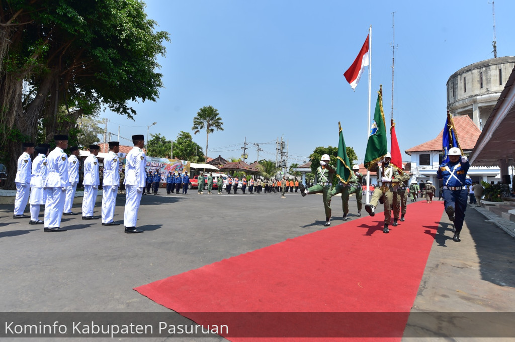Kirab Pataka Jer Basuki Mawa Beya Tiba di Kabupaten Pasuruan