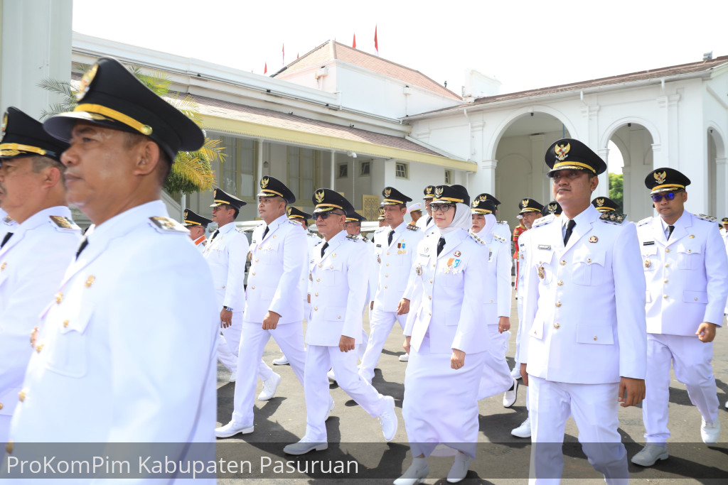 Presiden Prabowo Lantik M. Rusdi Sutejo Dan M. Shobih Asrori Sebagai Bupati Dan Wakil Bupati Pasuruan Terpilih Periode 2025-2030 Di Istana Negara
