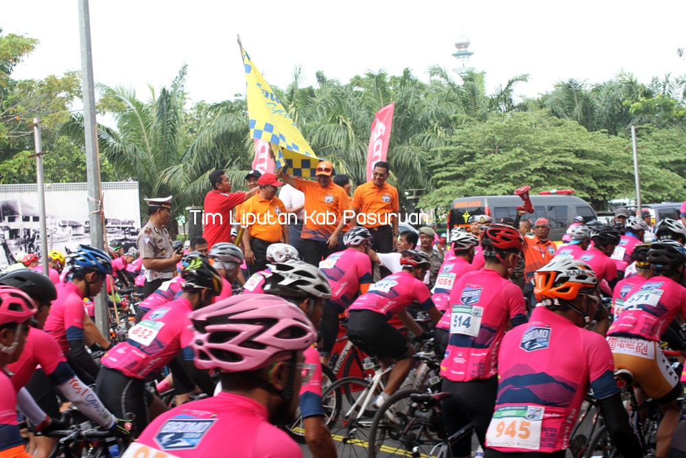 1170 CYCLIST DARI 15 NEGARA IKUTI JAWA POS CYCLING BROMO 100 KM