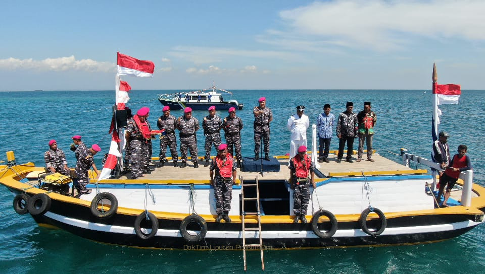 Kibarkan Merah Putih di Bawah Laut. Bupati Irsyad Yusuf Akui Bangga 