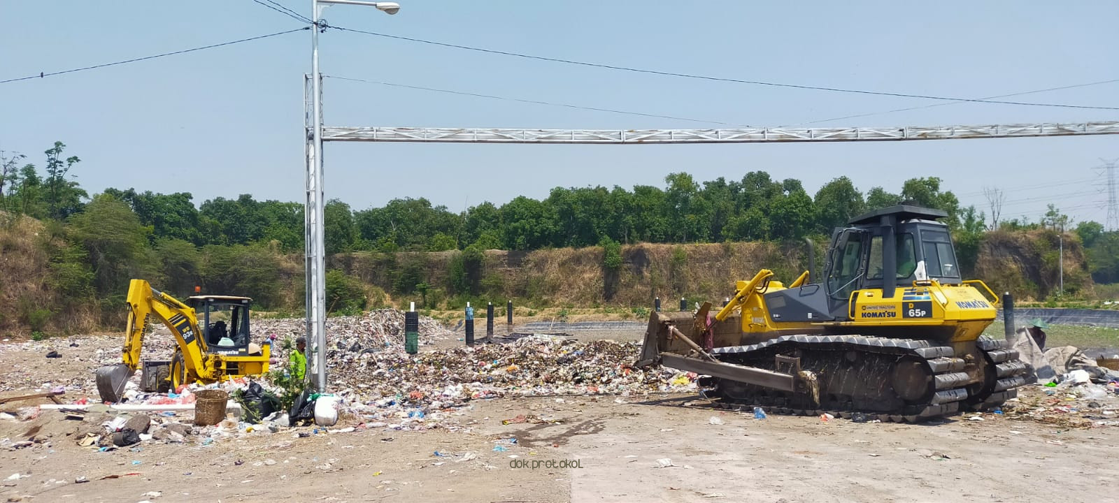Jumlah Pemulung Membludak, DLH Kabupaten Pasuruan Teken Kerja Sama dengan Bumdes Sembada Wonokerto