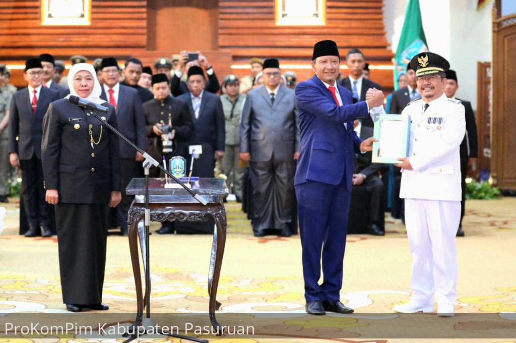 Lantik Enam Pj. Bupati, Gubernur Jatim Acungi Jempol Kinerja Purna Bakti Bupati Dalam Reduksi Angka Kemiskinan