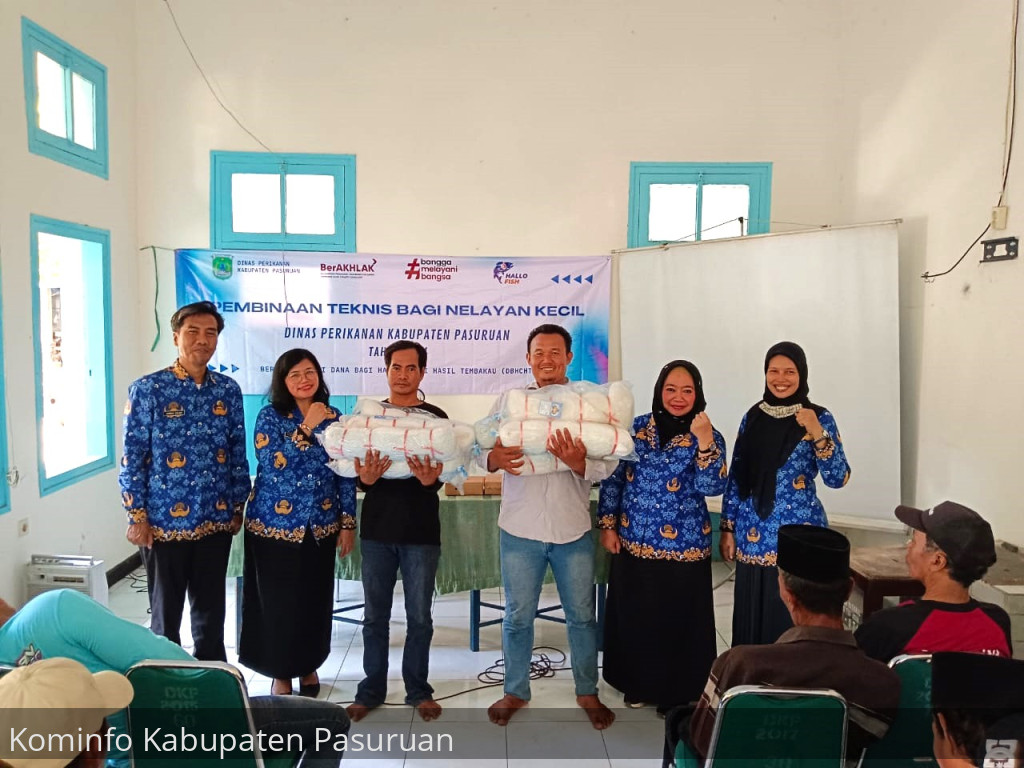 Bimbingan Teknis Nelayan di Desa Pulokerto, Dinas Perikanan Kabupaten Pasuruan Berikan Bantuan 5 Piece Jaring Senar Bagi Para Nelayan Kecil