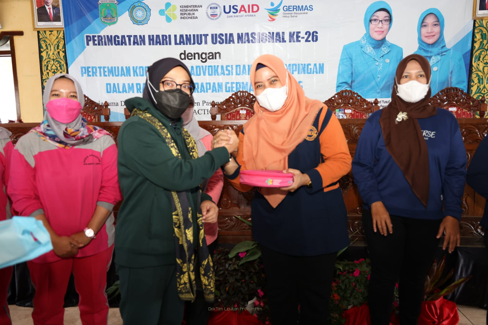 Hari Lansia ke 26, TP PKK dan Dinkes Kabupaten Pasuruan Apresiasi Lansia Yang Tuntas Jalani Vaksinasi 