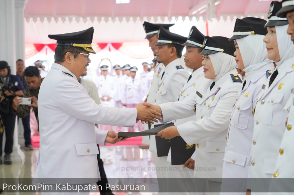 Pj. Bupati Andriyanto Kukuhkan Perpanjangan Masa Jabatan 329 Kepala Desa di Kabupaten Pasuruan