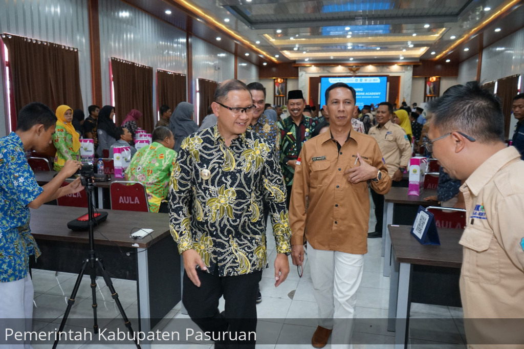 Kadispendik Jatim Resmikan Ruang Kelas CBA SMKN 1 Purwosari