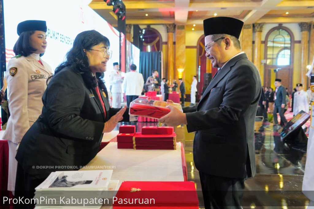 Jelang HUT ke-79 Kemerdekaan RI, Pj. Bupati Andriyanto Terima Duplikat Bendera Pusaka Dari Badan Pembinaan Ideologi Pancasila