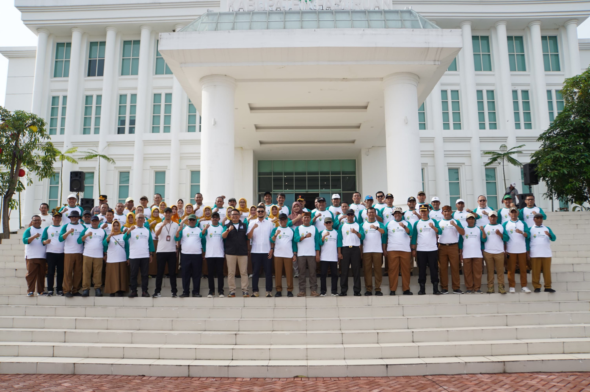 Sampul untuk Pemecahan Rekor MURI Gertam 40.000 Mangga Putar