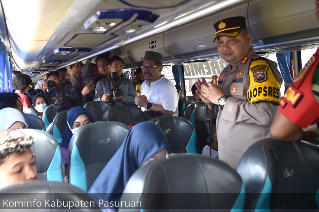 Beri Snack Hingga Mainan Anak, Pj Bupati Andriyanto Berangkatkan Peserta Mudik Gratis ke Nganjuk - Madiun