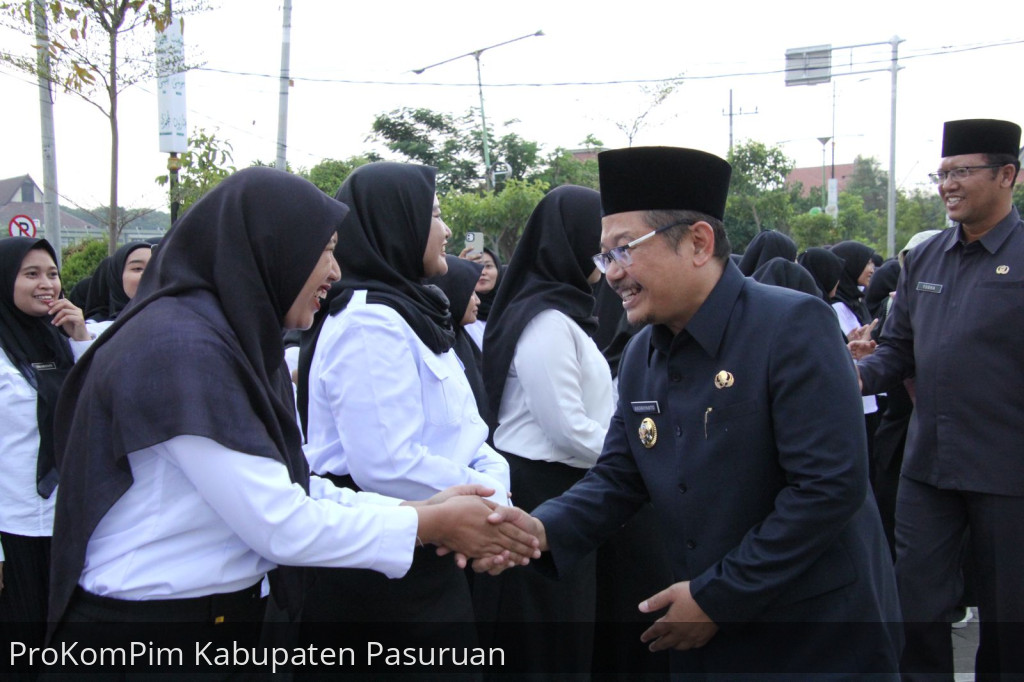 Serahkan SK Pengangkatan PPPK, Pj. Bupati Pasuruan Ajak Ke-43 Jabfung Teknis dan Ke-708 Nakes Jadi Agen Perubahan Di Era Disrupsi