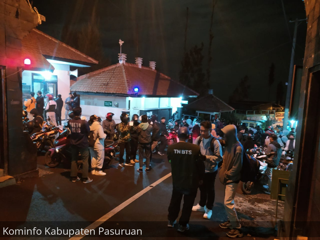 Kunjungan Wisata ke Bromo Membludak. Polisi Berlakukan Sistem Buka Tutup