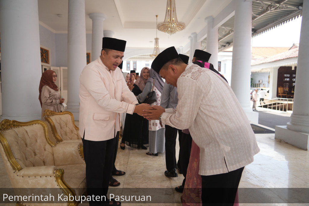 Open House Lebaran di Pendopo Bupati.  Mas Rusdi : Terima Kasih Sudah Menyempatkan Waktu Bersilaturrahmi