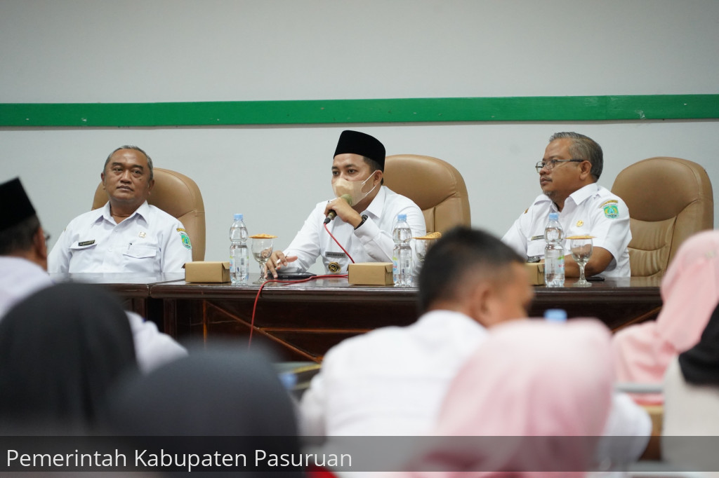 Rp 40 M untuk Perbaikan Sekolah Rusak. Bupati Rusdi : Pendidikan Itu Kebutuhan Dasar. Kalau Kelasnya Aman, Guru dan Siswa Pasti Nyaman