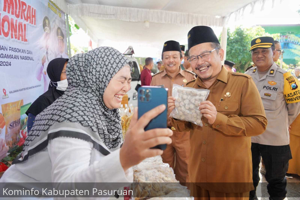 Jaga Kestabilan Harga Bahan Kebutuhan Pokok Jelang Lebaran 1445 H, Pemkab Pasuruan Gelar Pasar Murah di Wonorejo