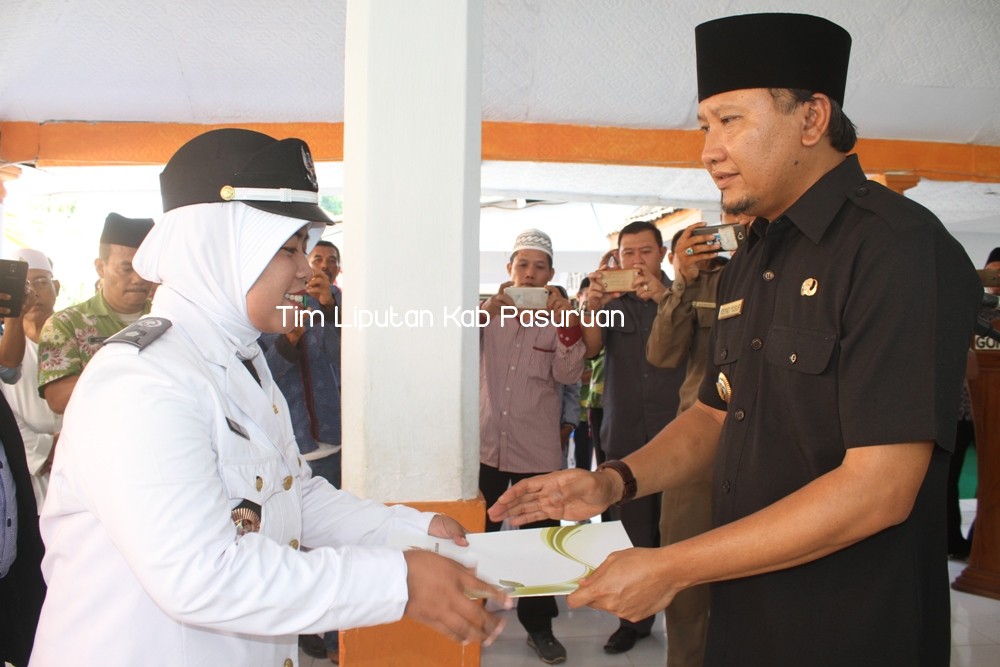 Bupati Irsyad Lantik Kholifah Sebagai Kades Sekar Putih Antar Waktu 2017-2020