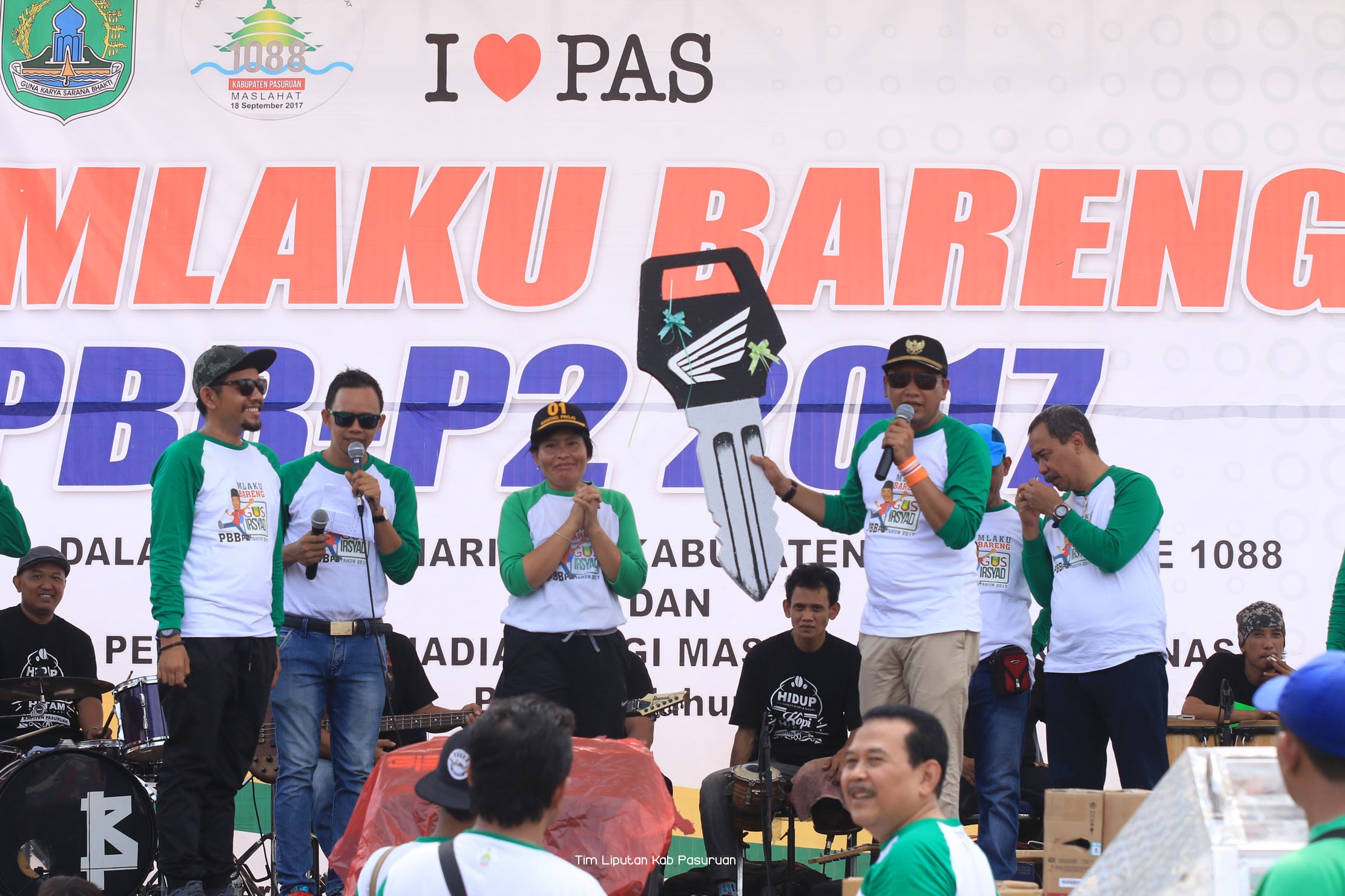 Ribuan Wajib Pajak Mlaku Bareng PBB P2 Bersama Bupati Irsyad Yusuf