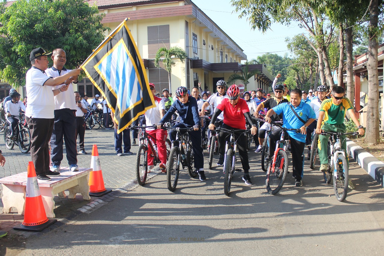 Wabup Mujib Imron Berangkatkan Peserta Gowes Bareng Forpimda Kabupaten Pasuruan