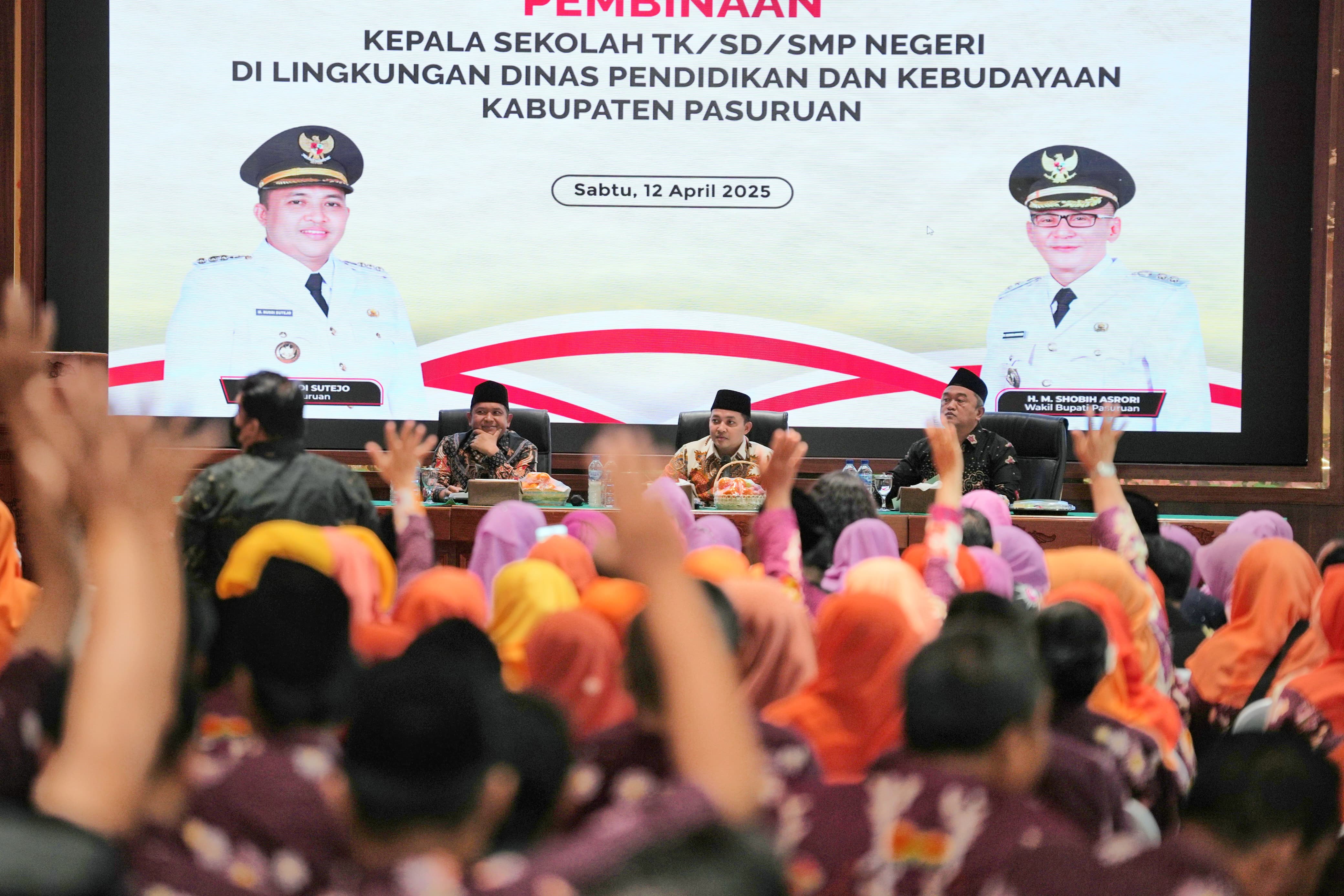 Pembinaan Ratusan Kepala Sekolah Negeri, Mas Bupati Rusdi: Kami Ingin Kerjasama Bapak Ibu Maksimalkan Kualitas Pelayanan Pendidikan