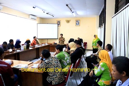   Kelanjutan Pembinaan Jurnalistik Online Untuk KIM Cluster 2, Dinas Kominfo Gelar Pelatihan Fotografi dan Vlog 