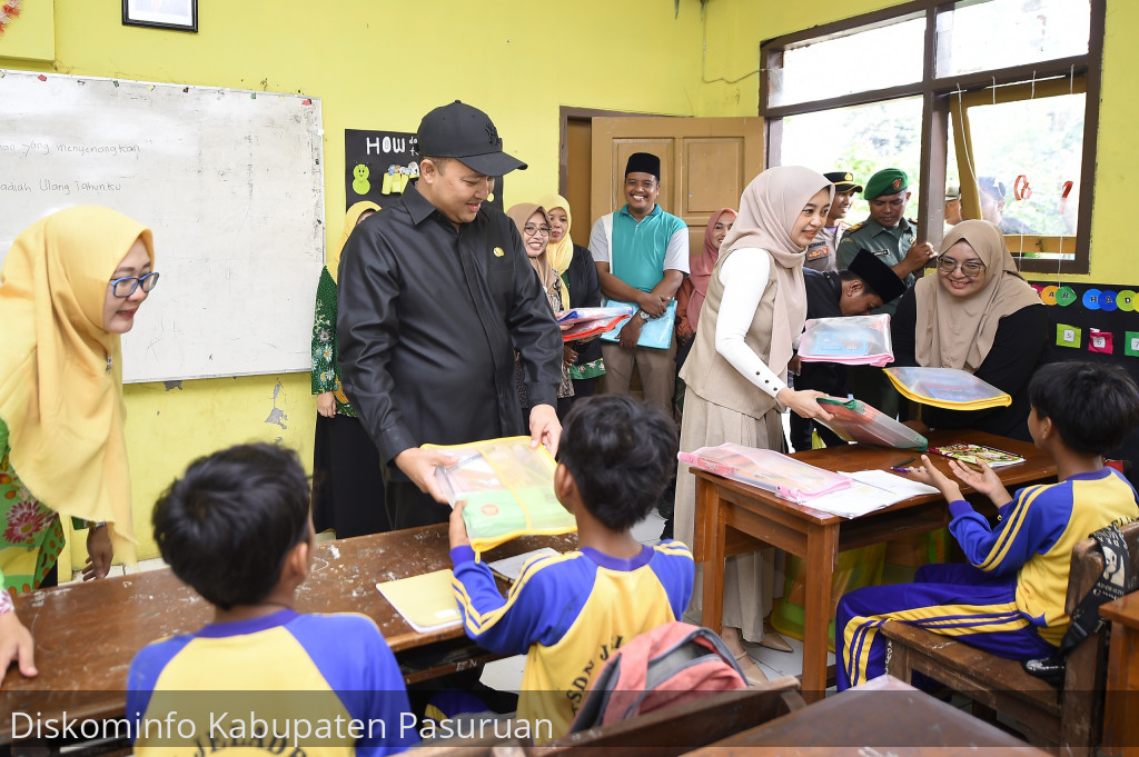 Pastikan Pelajar SDN Jeladri 1 Belajar di Sekolah. Bupati Mas Rusdi : Tidak Boleh Lagi Ada Yang Mengusik Pendidikan. Itu Hak Dasar Setiap Anak Bangsa