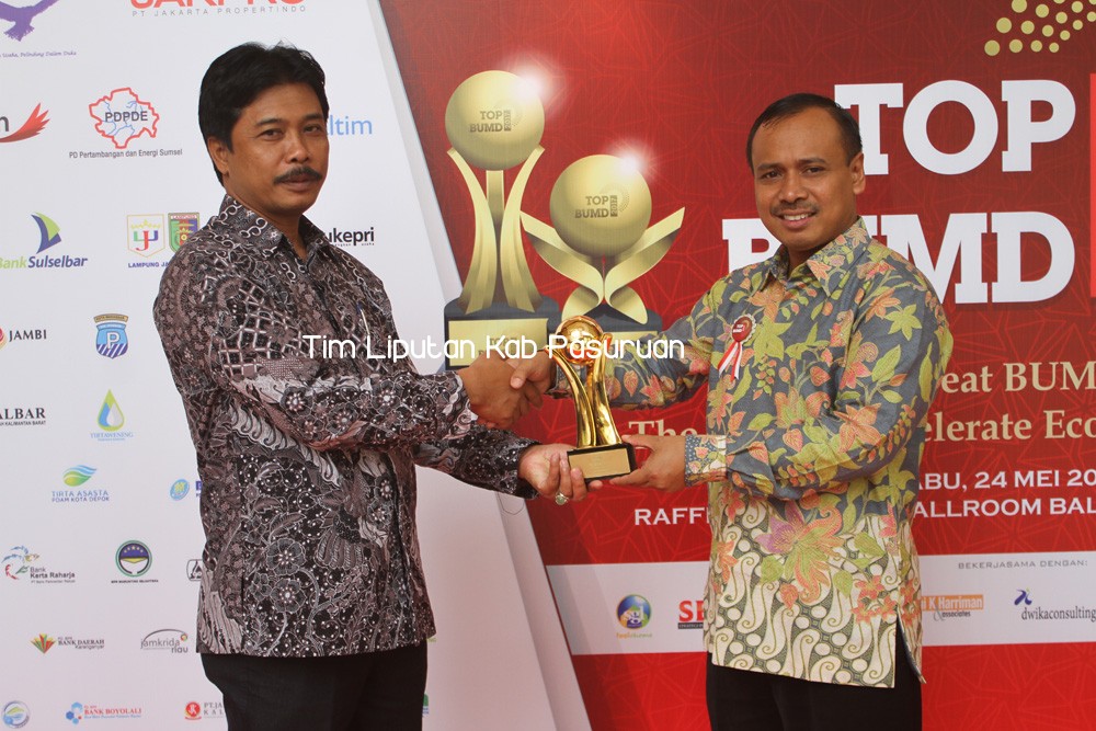 Bersama PDAM Kabupaten Pasuruan, Bupati Irsyad raih Penghargaan Top Pembina BUMD 2017