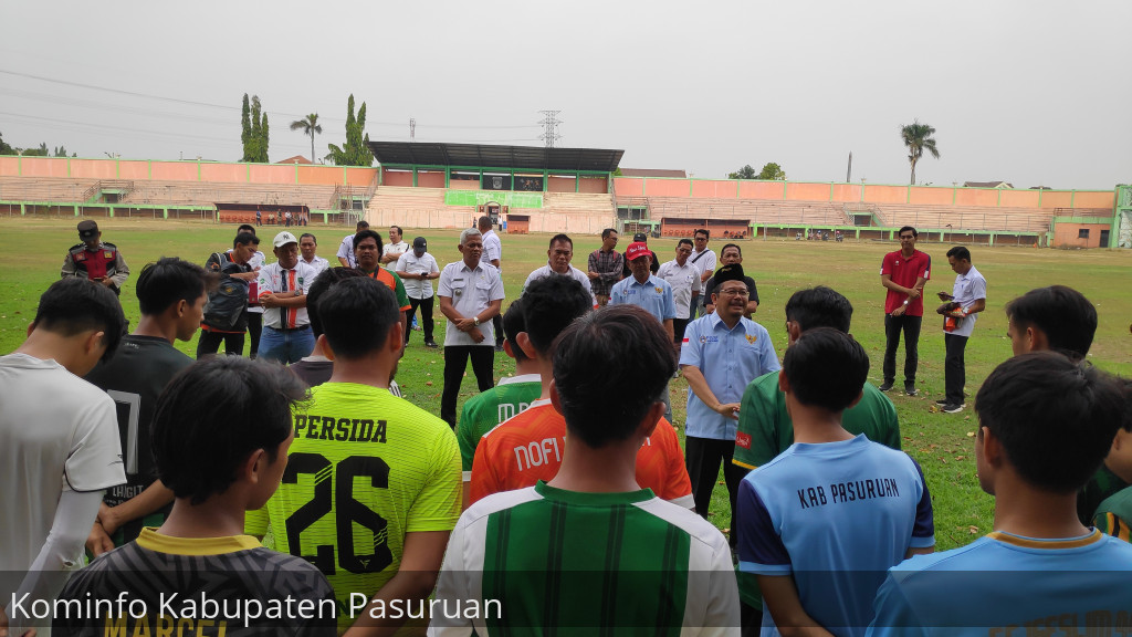 Persekabpas Mulai Latihan. Pj Bupati Andriyanto Minta Pemain Siapkan Fisik dan Mental