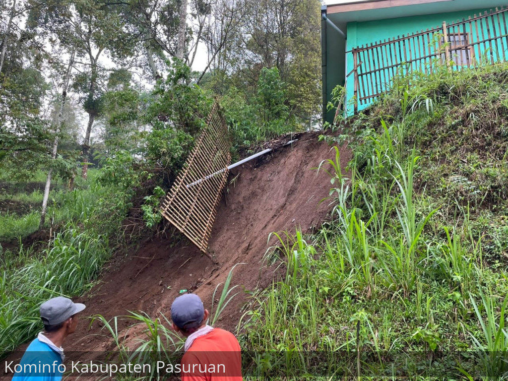 Hujan Deras Disertai Angin Sebabkan Longsor di Tutur, Lumbang dan Purwodadi