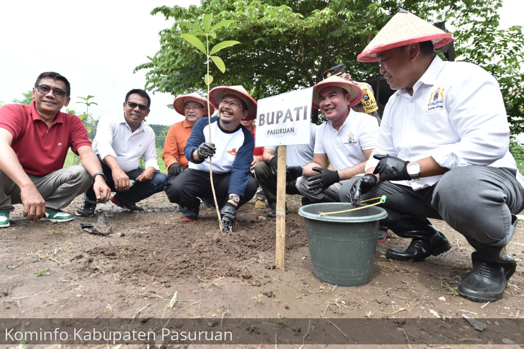 Selamatkan Lingkungan, Pj Bupati Andriyanto Ajak Perusahaan Getol Tanam Pohon