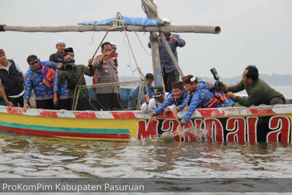 Pj. Bupati Pasuruan: Eksistensi Budaya Bahari Tradisi Petik Laut Harus Tetap Dilestarikan