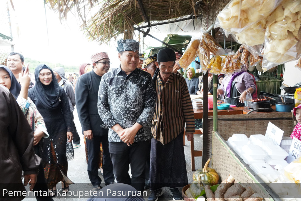 Resmikan Pasar Wisata Andonosari. Pj Bupati Nurkholis "Desa Maju Itu Punya Teknologi, Produk Unggulan dan Pasar Desa"