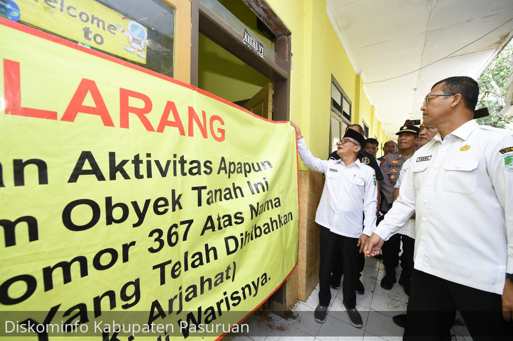 Buka Penyegelan SDN Jeladri 1. Gus Shobih : Kalau Sampai Ada Yang Segel Sekolah Lagi, Laporkan ke Bupati dan Wakil Bupati Pasuruan