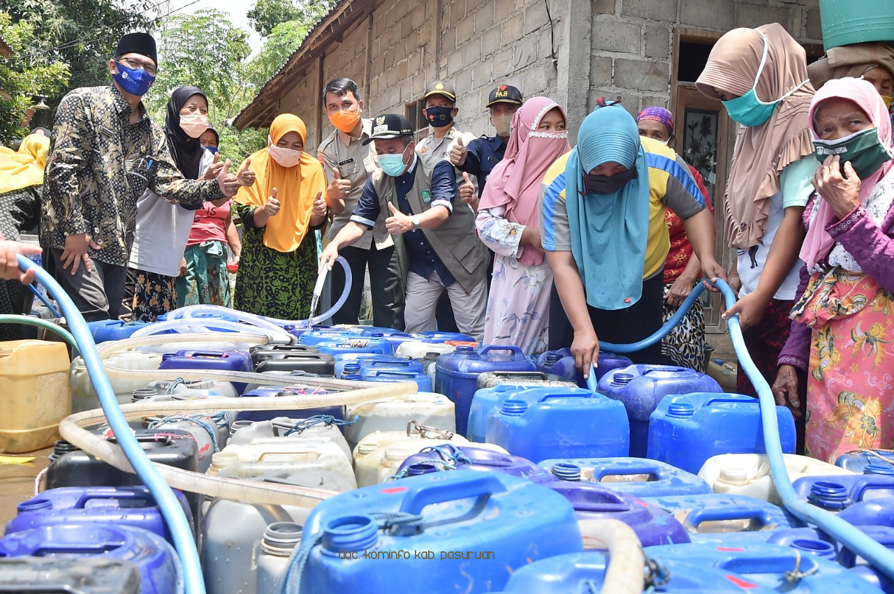 Wakil Bupati Pasuruan, Gus Mujib Imron Monitoring Distribusi Air Bersih ke Wilayah Terdampak Kekeringan