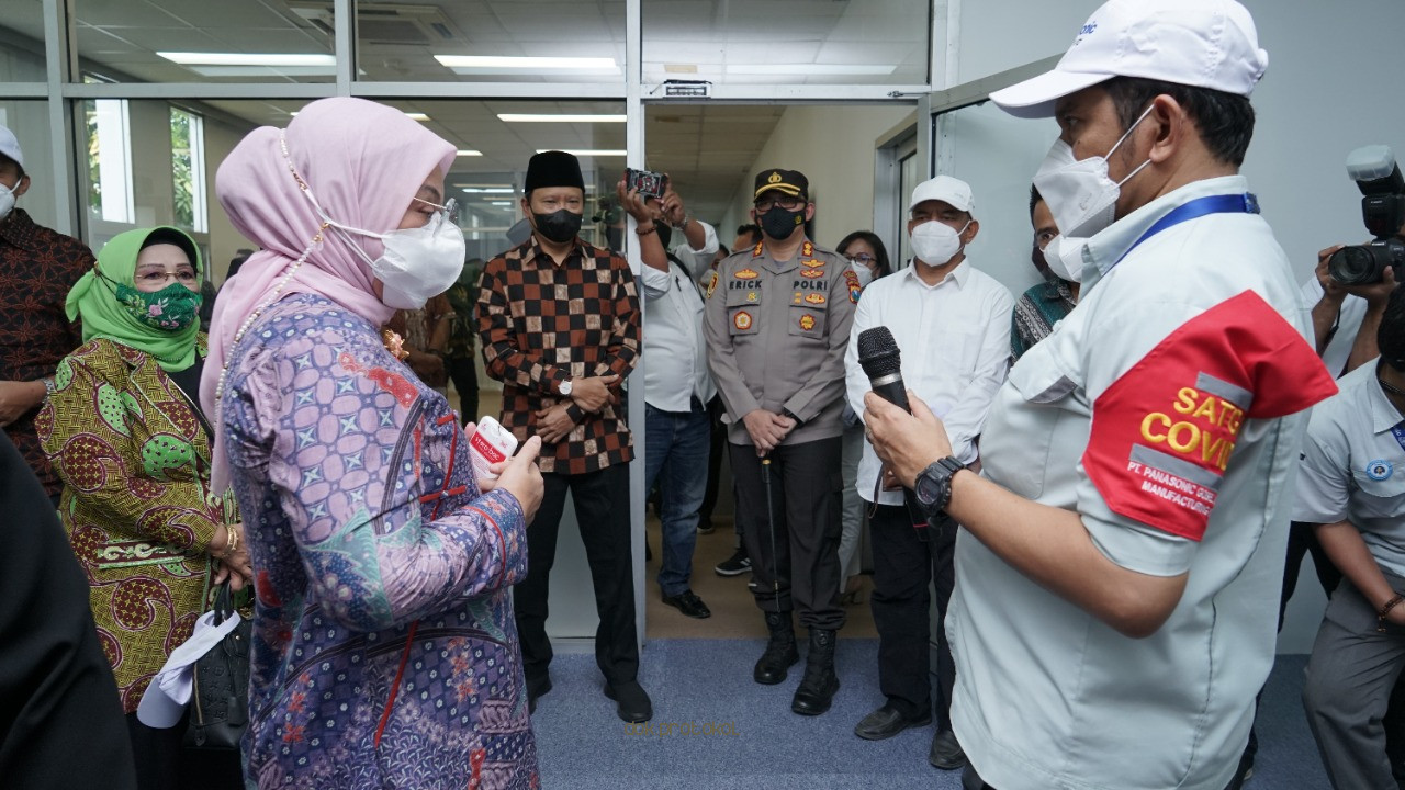 Berkunjung ke Kabupaten Pasuruan, Menaker Ida Fauziah Tegaskan Jika Ditemukan 1 Karyawan Terpapar Covid-19, Maka Pabrik Harus Tutup 5 Hari 