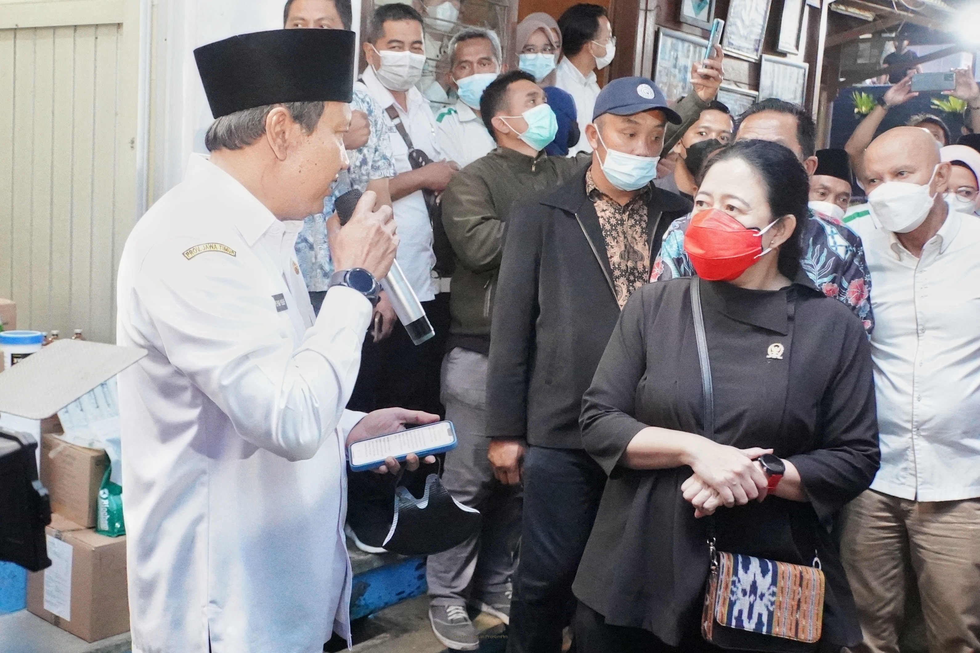 Kunjungi Kabupaten Pasuruan, Ketua DPR RI Puan Maharani Bagikan 1000 Dosis Vaksin PMK 