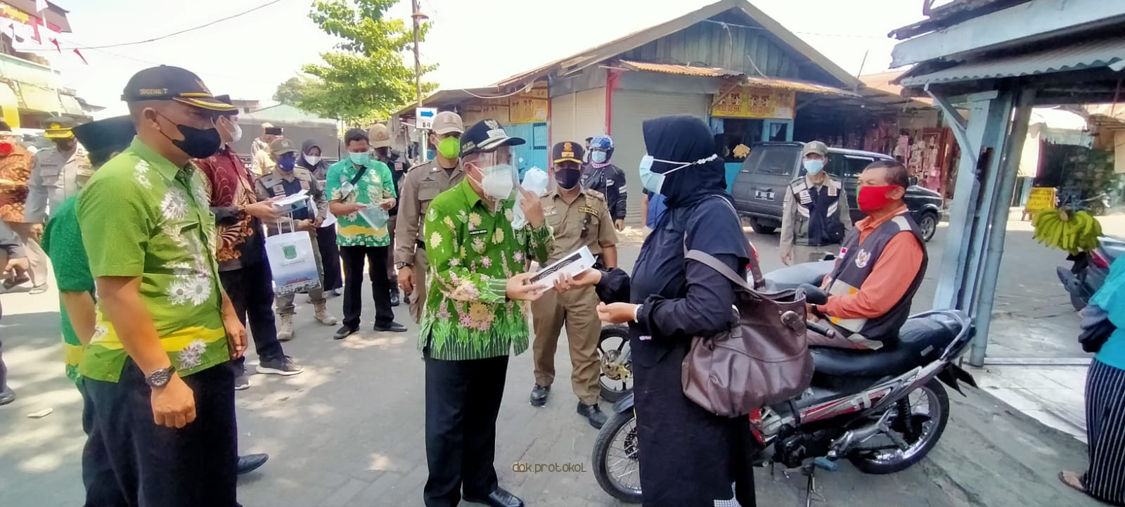 Kesadaran Pedagang Pasar Tradisional di Kabupaten Pasuruan untuk Pakai masker, semakin meningkat.
