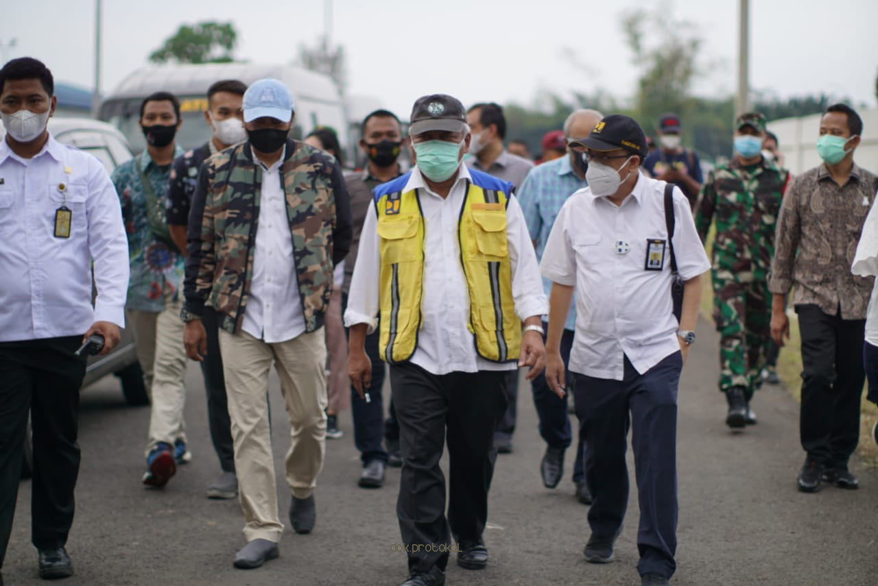 Menteri PU-PR, Basuki Hadimuljono bersama Bupati Irsyad Yusuf Cek Lokasi Peresmian SPAM Umbulan 