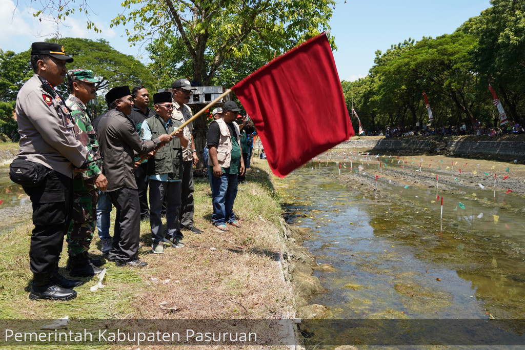 Serunya Ski Lot Di Desa Tambaklekok. Wabup Gus Shobih : Wajib Dilestarikan dan Kita Usulkan Masuk KORMI