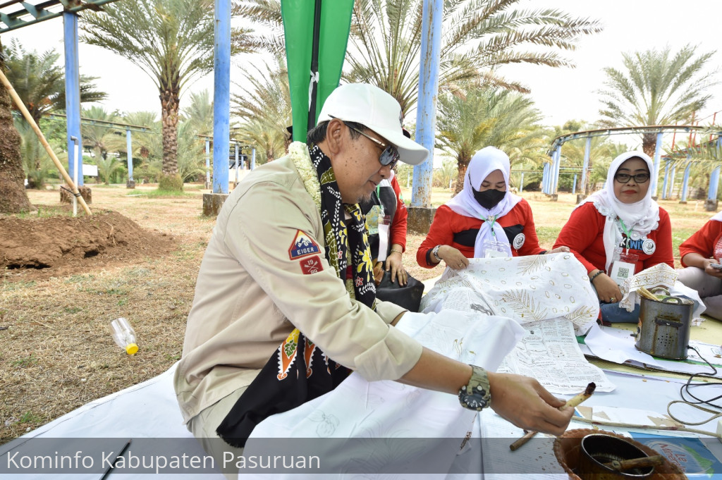 Bupati Irsyad Yusuf Launching Batik Kurma