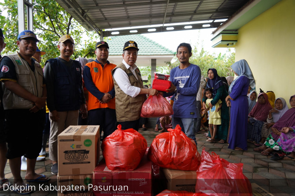 Salurkan Bantuan Kedaruratan. Wabup Mujib Imron Sidak Banjir