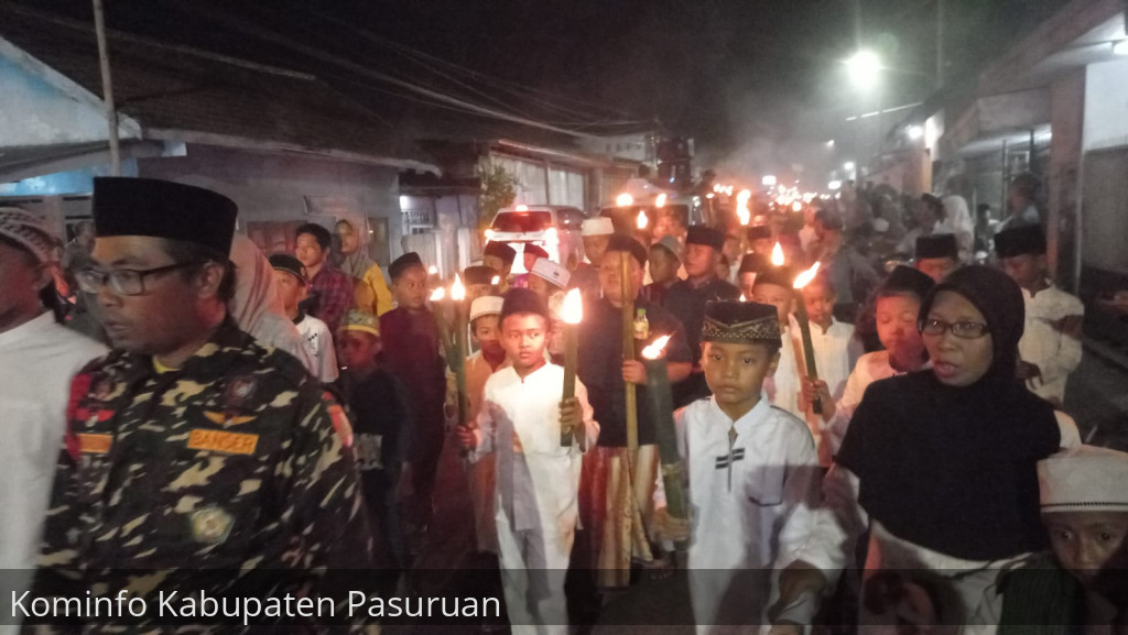 Pawai 1000 Obor Ramaikan Malam Tahun Baru Islam 1445 H