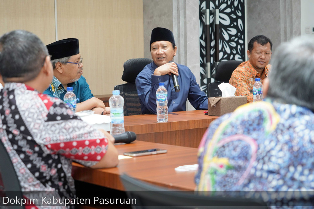 Kanwil DJP Jatim III Kukuhkan Bupati Irsyad Sebagai Relawan Pajak