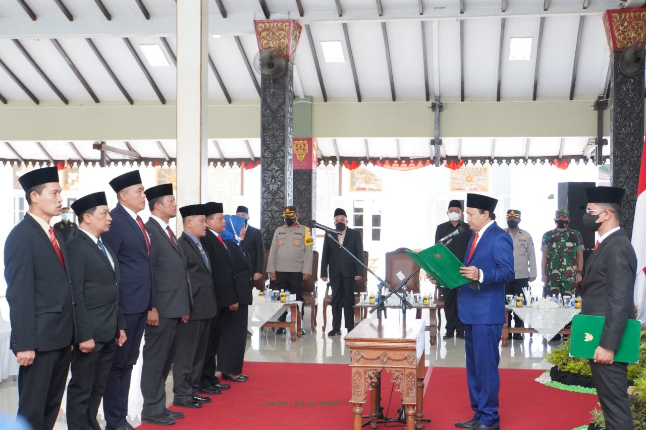 Bupati Berpesan Kepada Sekda dan Pejabat Pimpinan Tinggi Pratama Terlantik Agar Maksimalkan Amanah Untuk Kemaslahatan Masyarakat 