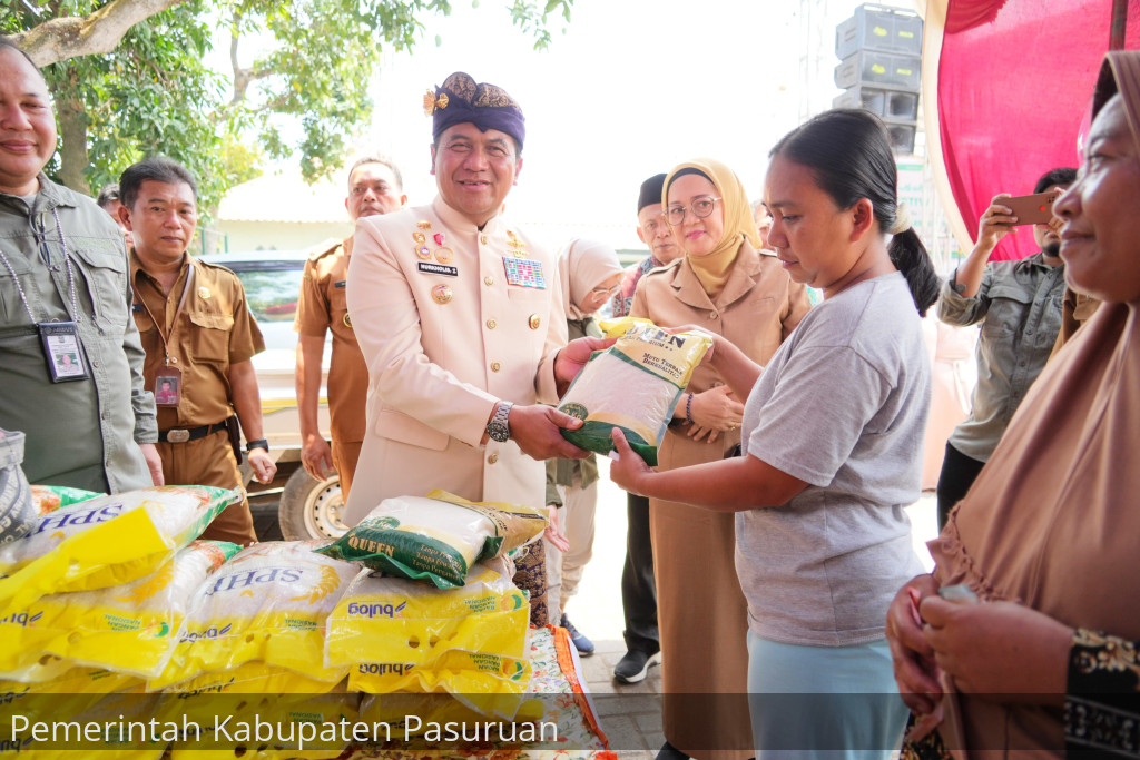 Pasar Murah Disperindag Jatim di Lumbang, Diserbu Warga