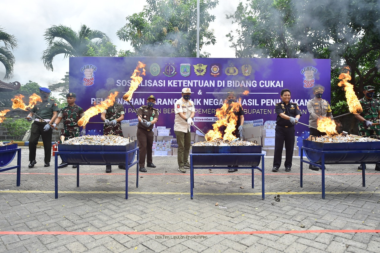 Bea Cukai Pasuruan Musnahkan Jutaan Batang Rokok Illegal 